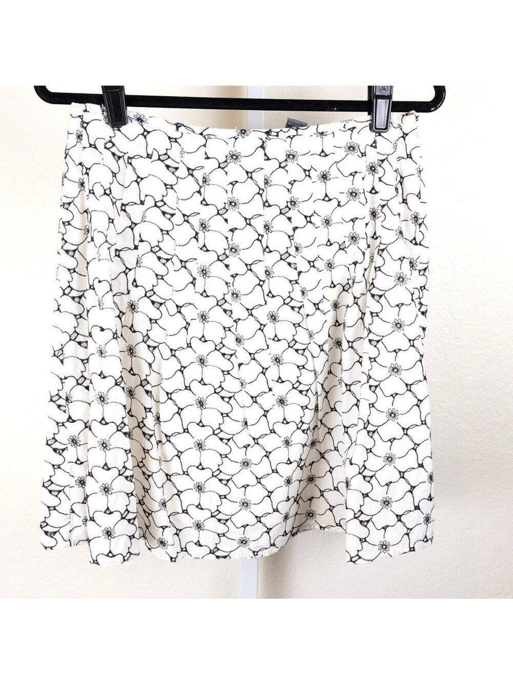 Vintage Hillard & Hanson White Embroidered Flutter Skirt Size 8